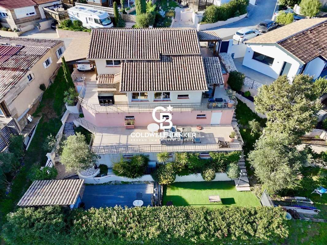 Maison à ROQUEBRUNE-SUR-ARGENS