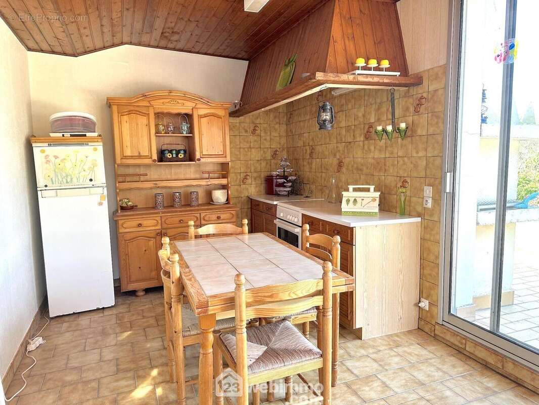 ...donnant accès à une cuisine d&#039;été. - Maison à LONGUE-JUMELLES