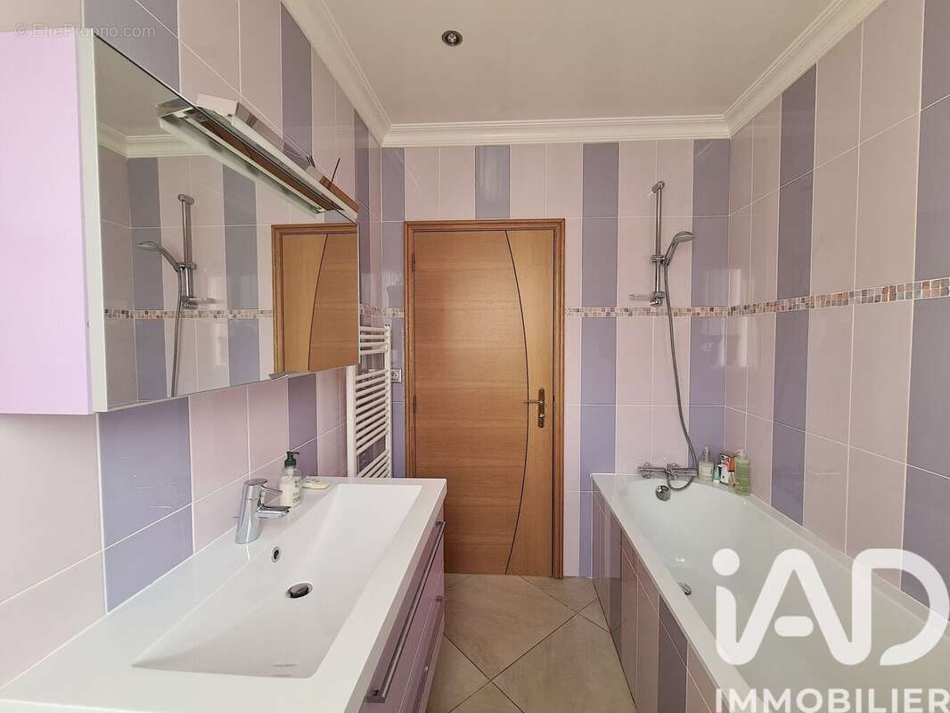 Maison 160 m² à Gagny  - photo 9
