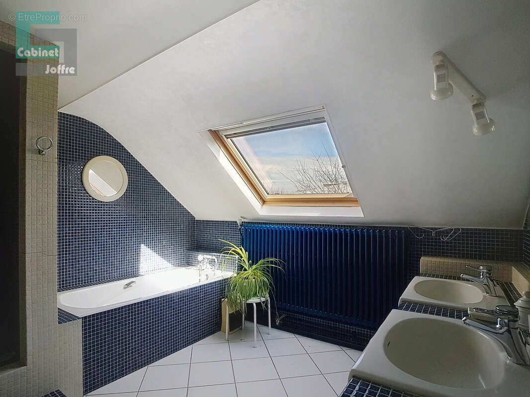 Maison à FONTAINEBLEAU