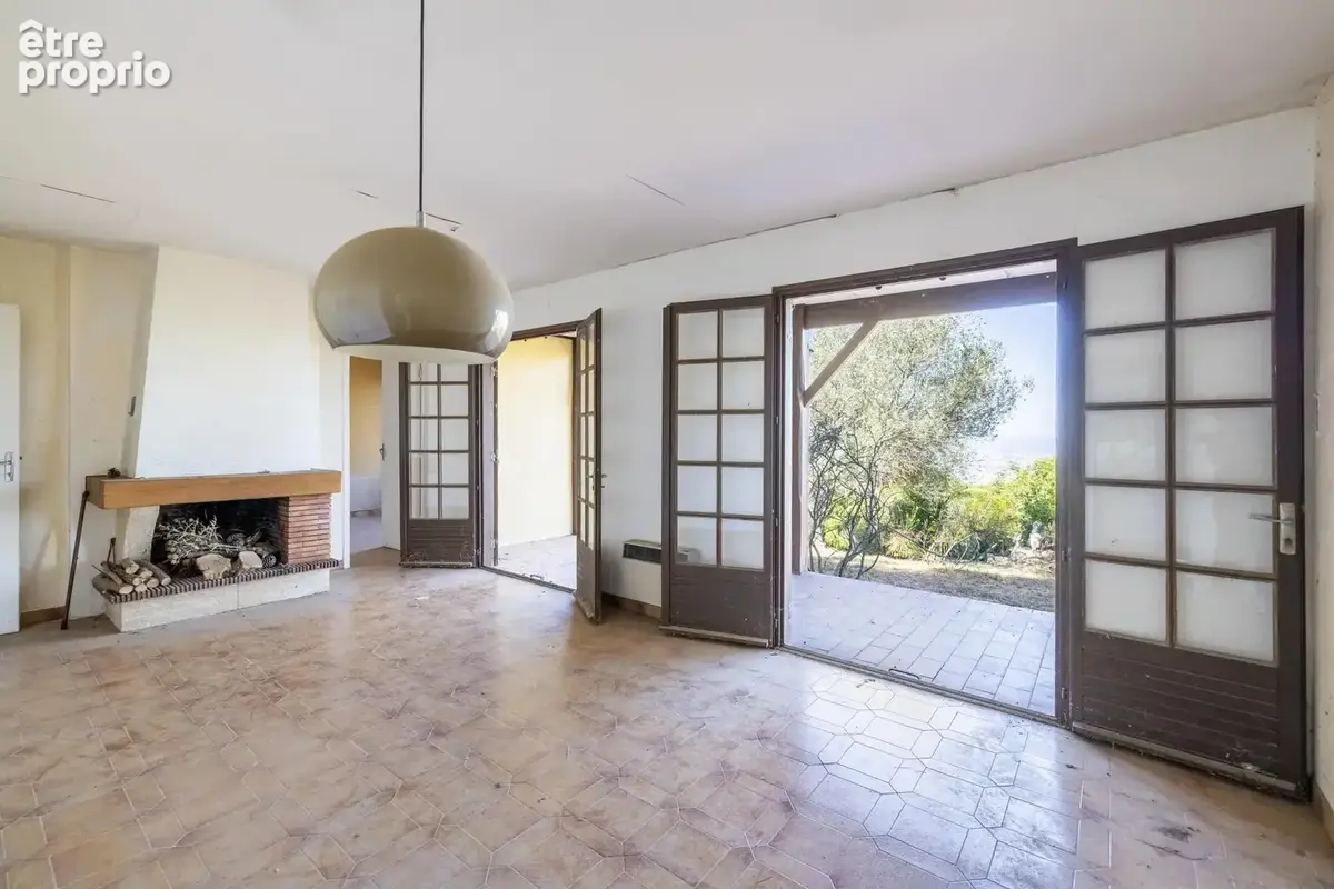 Nice - Vinaigrier -  Maison et dépendance à rénover sur terrain plat de 4.800 m² avec vue mer - photo 6