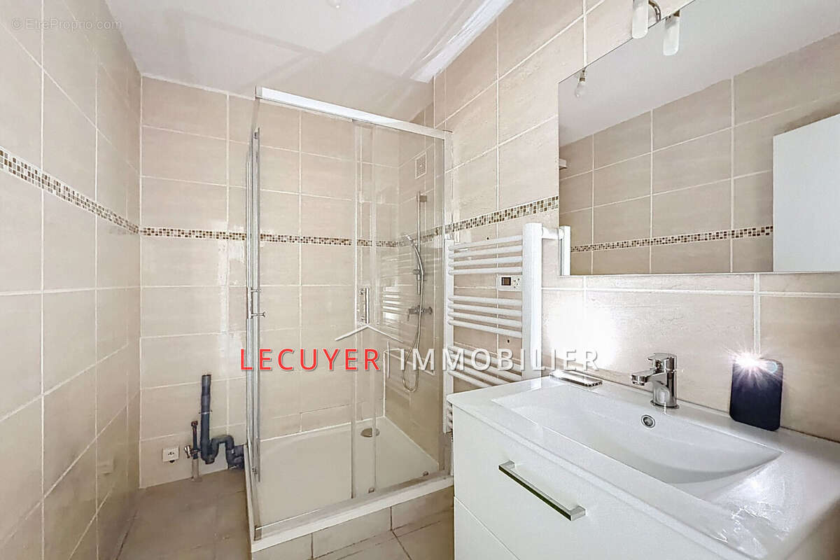 Appartement à VALLAURIS