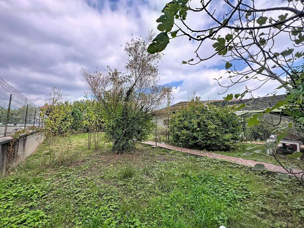 Terrain à LE PONT-DE-CLAIX