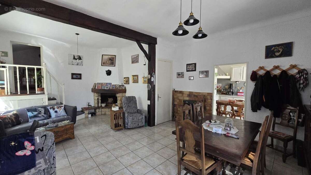 Maison à LE CASTELLET