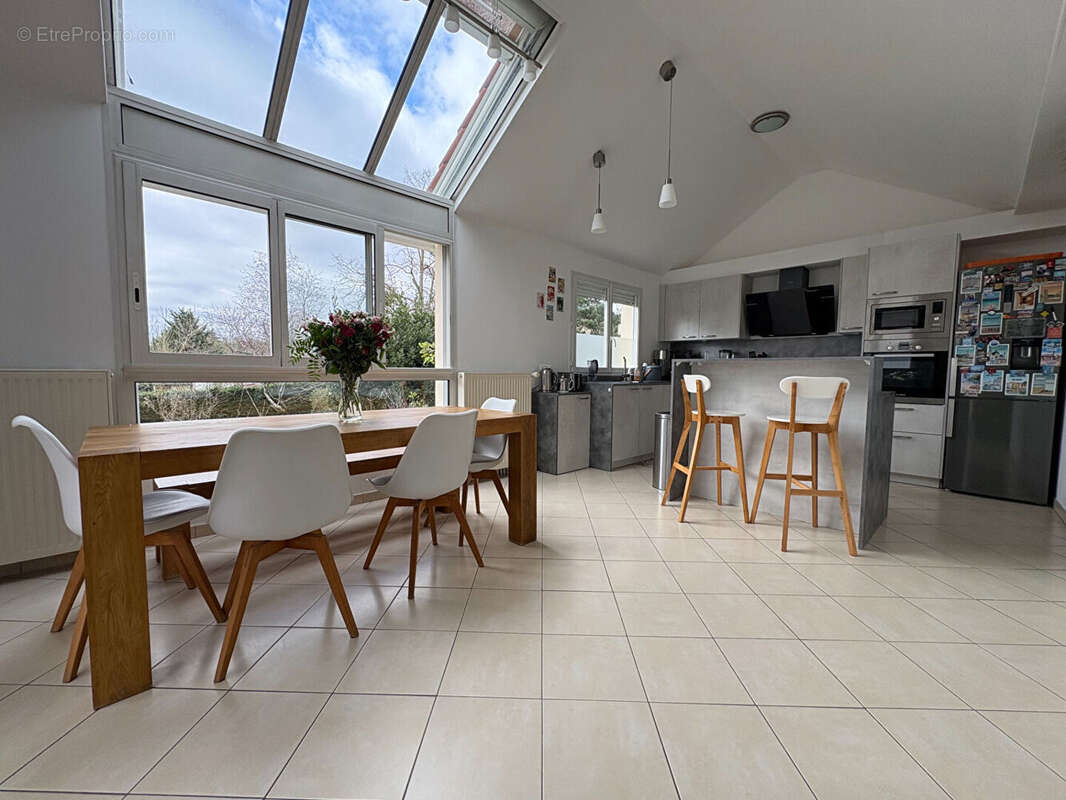 Maison à VERRIERES-LE-BUISSON