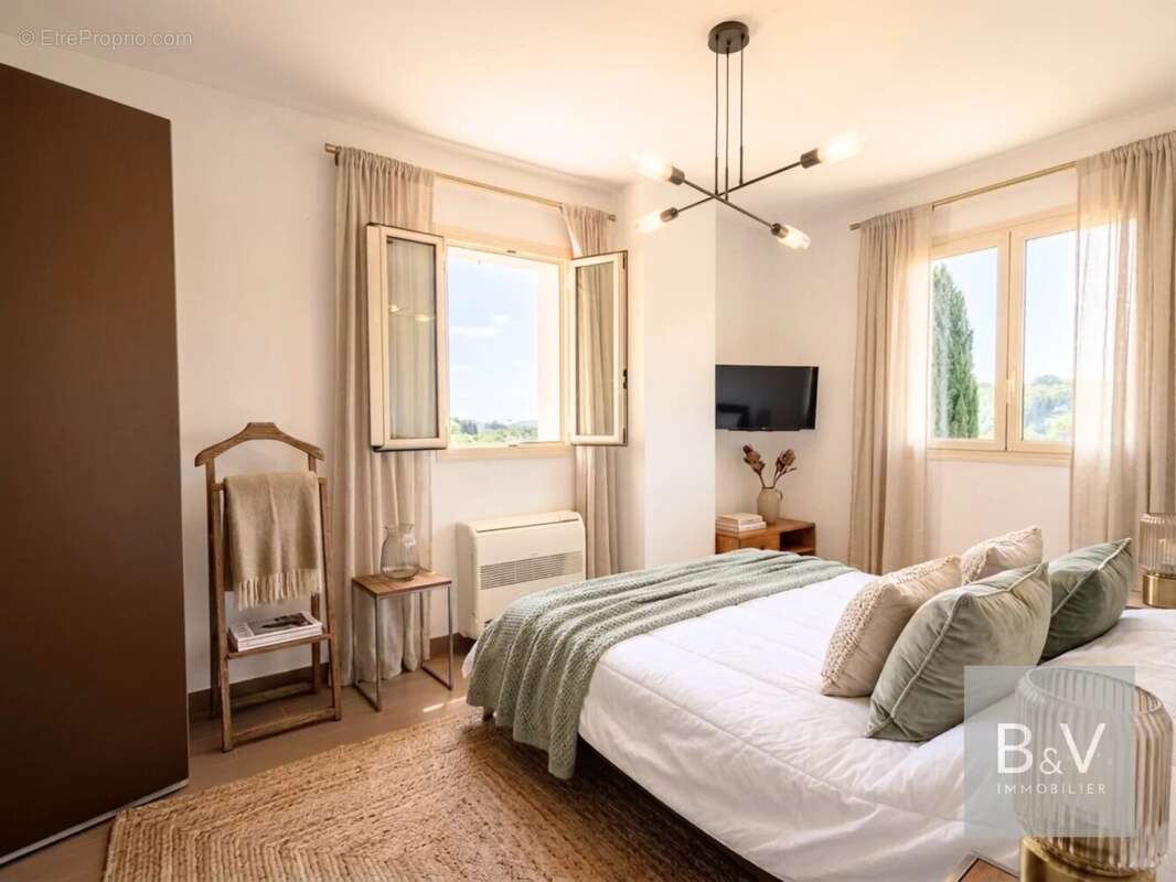 Maison à CHATEAUNEUF-GRASSE