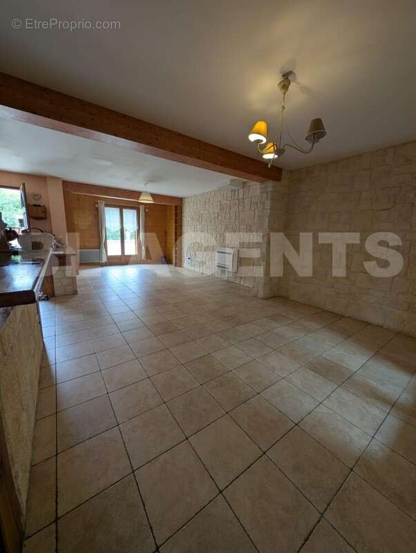 WhatsApp Image 2025-09-30 à 11 - Maison à NEUVILLE-FERRIERES