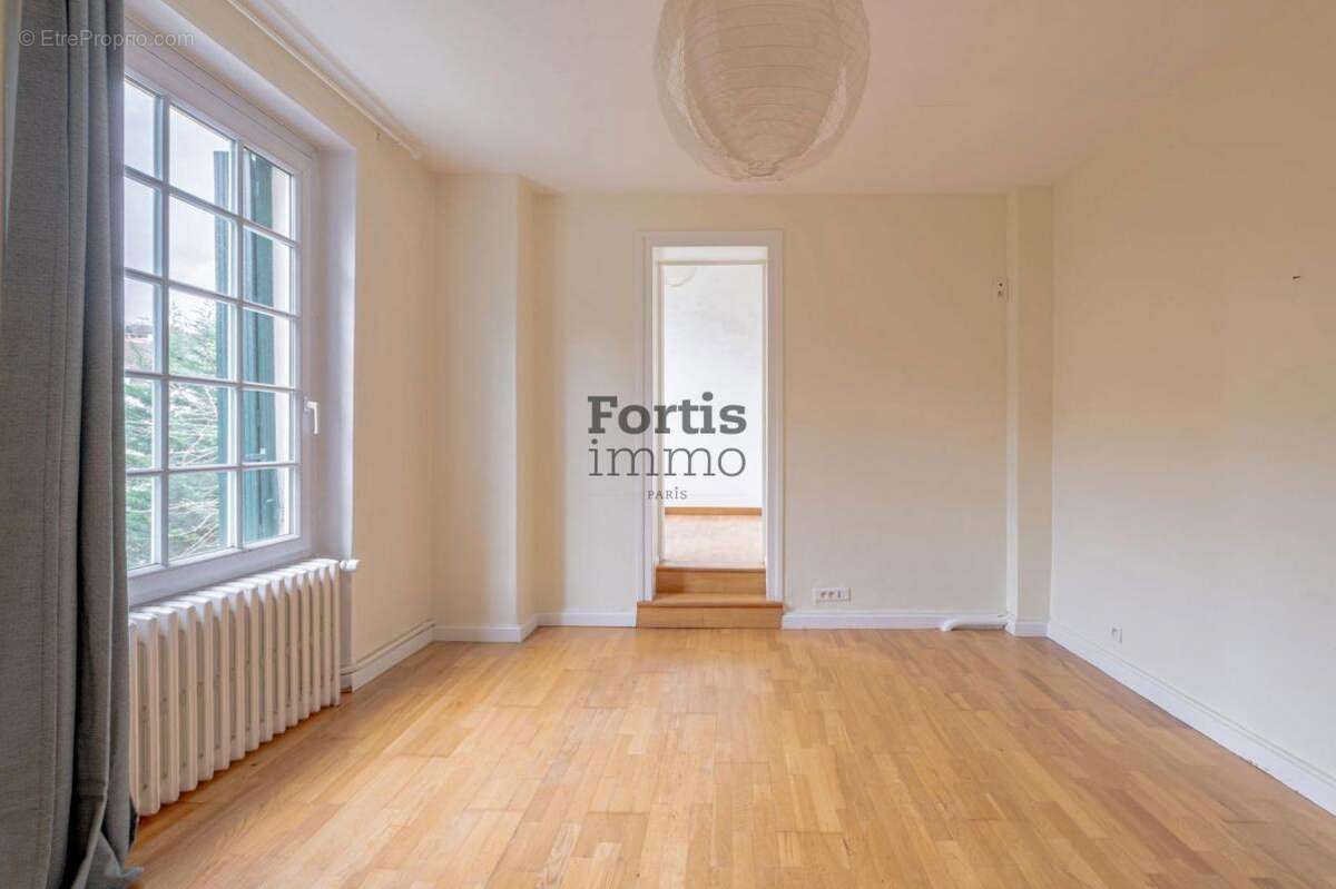 Maison à LE MESNIL-LE-ROI