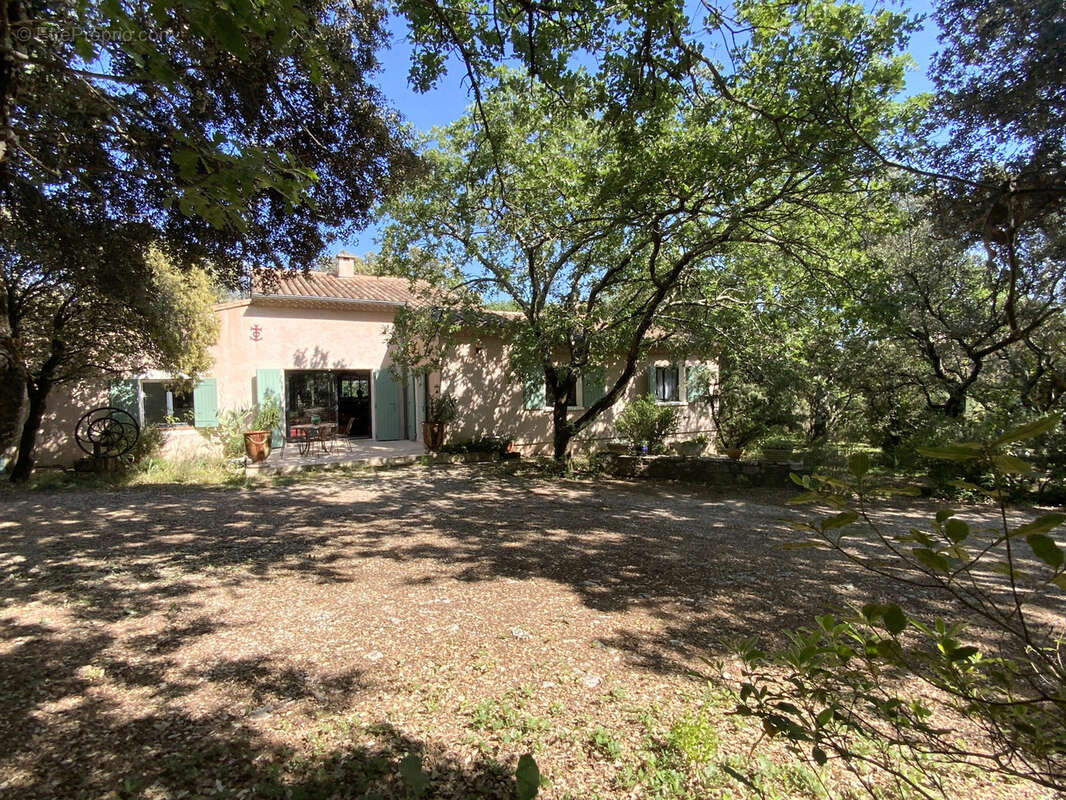 Villa de 175 m2 entourée de nature sur un terrain de 4900 m2. - photo 10