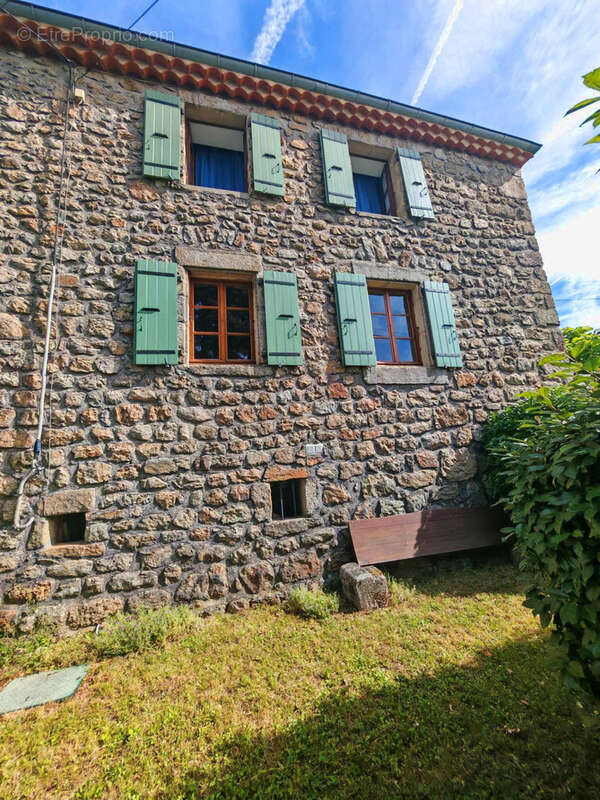 Maison à SAINT-APOLLINAIRE-DE-RIAS