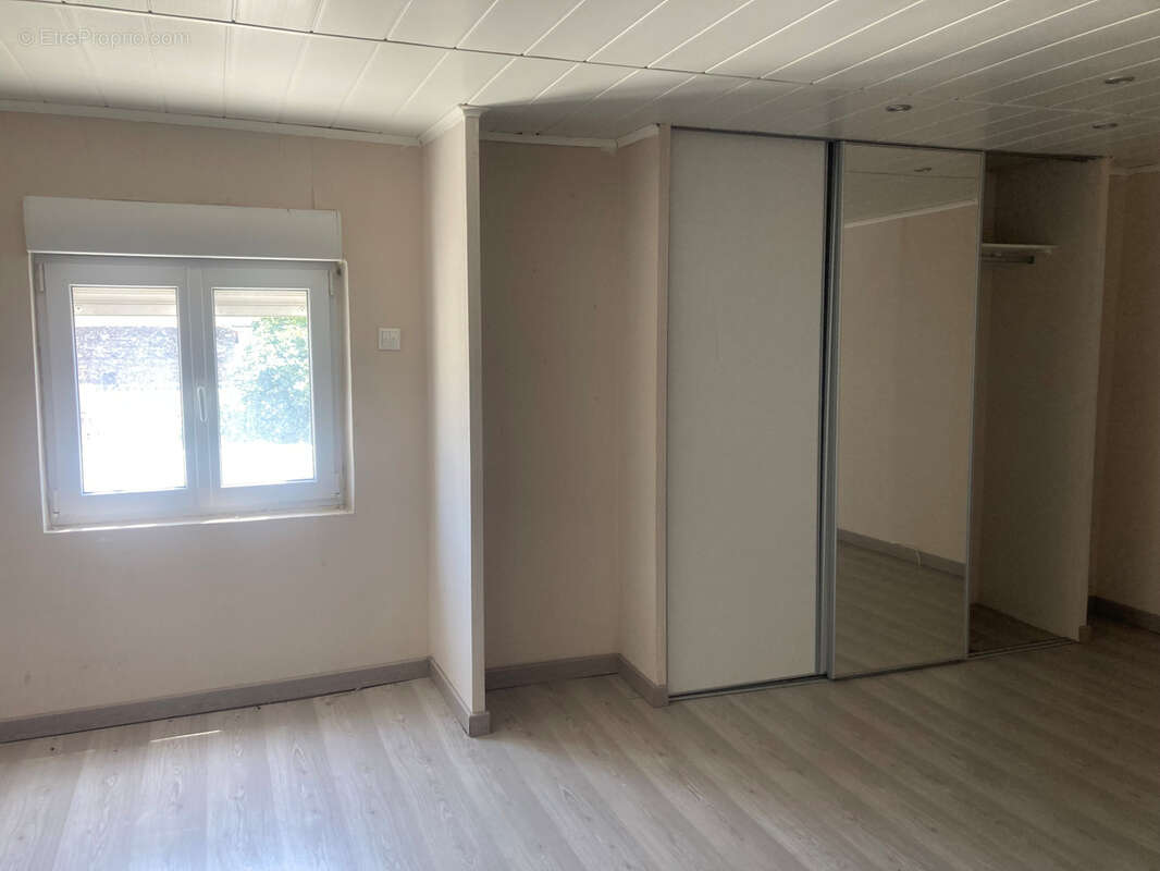 Axe Carcassonne Limoux, dans village, maison avec jardin, 4 chambres,  garage, et piscine intérieure. - photo 6