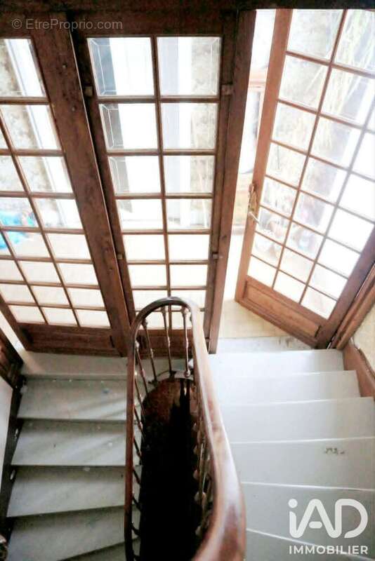 Maison 215 m² à Pouzolles  - photo 2