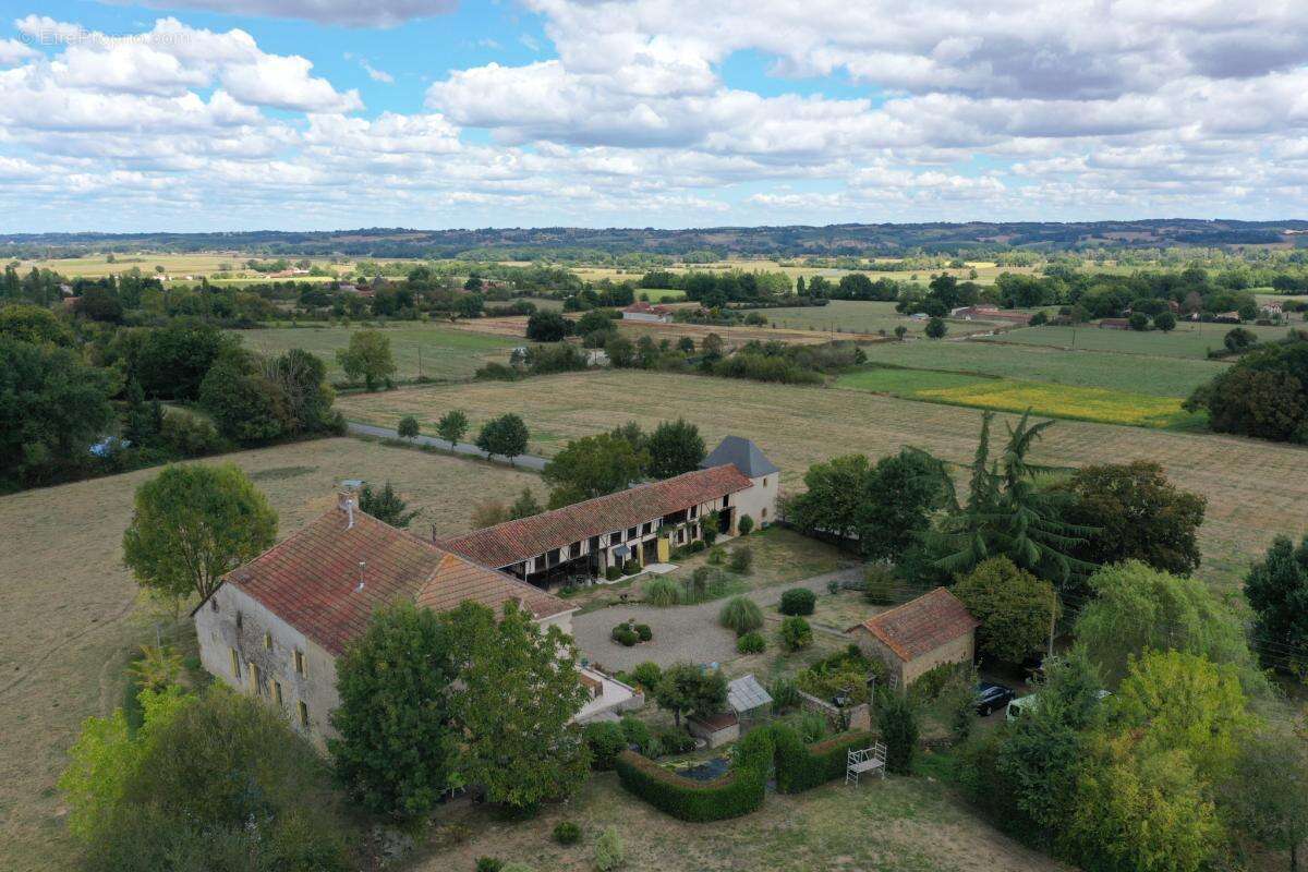Maison à LADEVEZE-RIVIERE