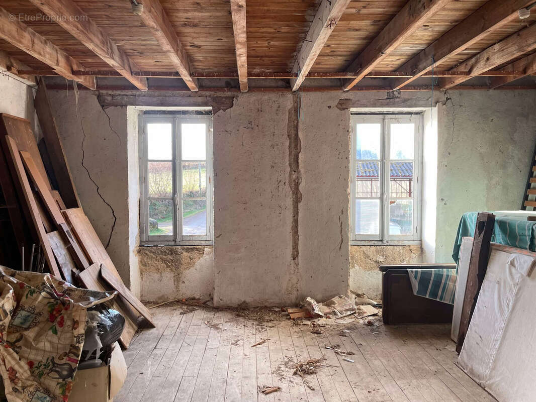 Maison à LE MAYET-DE-MONTAGNE