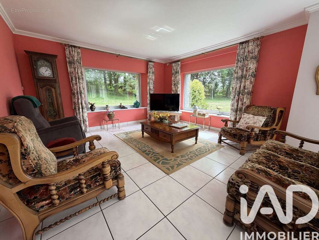 Maison 201 m² à Saint-Thuriau  - photo 2