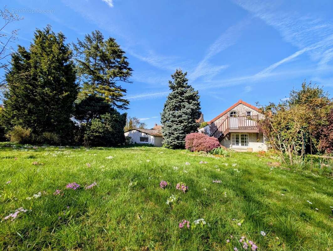 Maison à NEAUPHLE-LE-CHATEAU