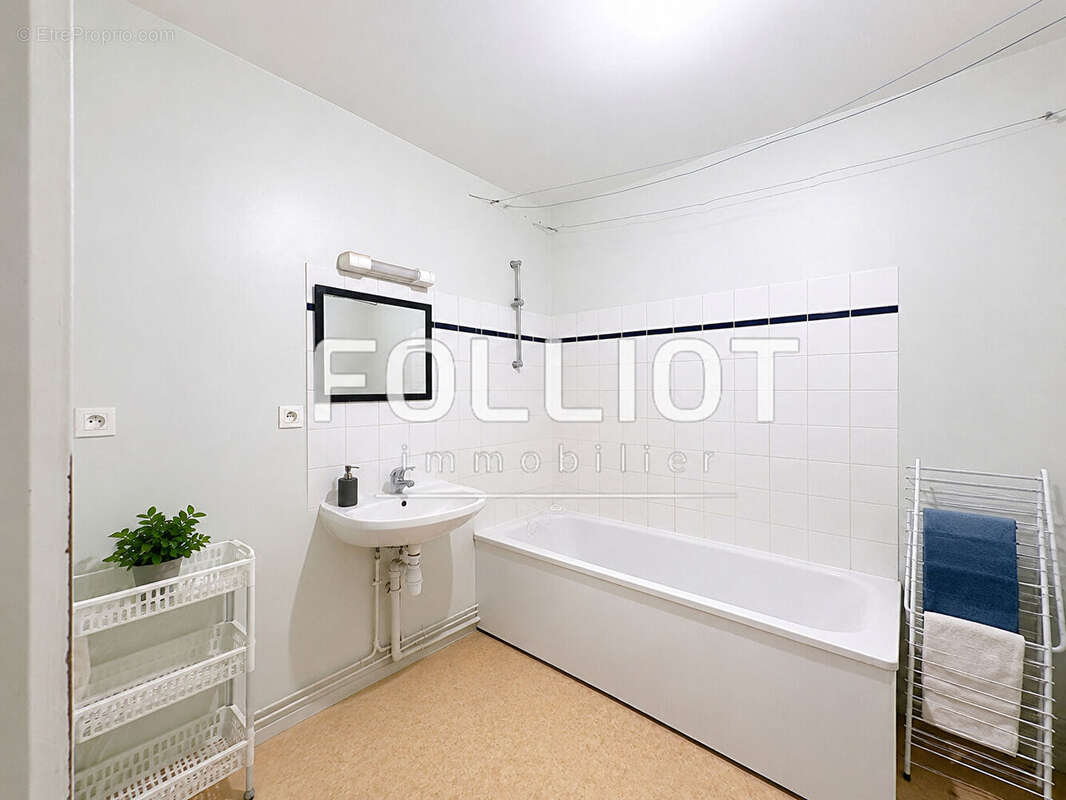 Appartement à DONVILLE-LES-BAINS