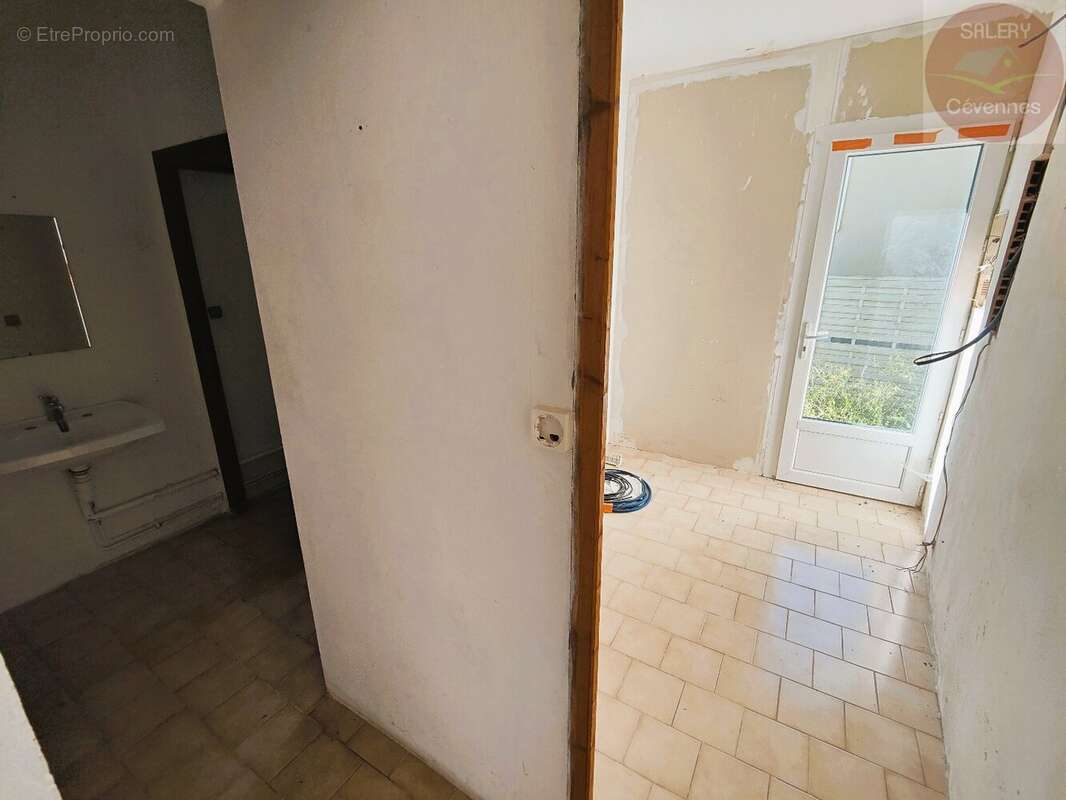 Maison de plain-pied à rénover - photo 7