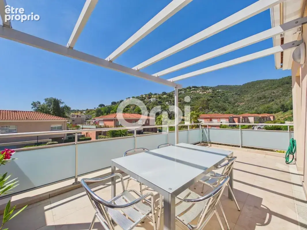 Lumineux  - dernier etage - grande terrasse - faibles charges - photo 2