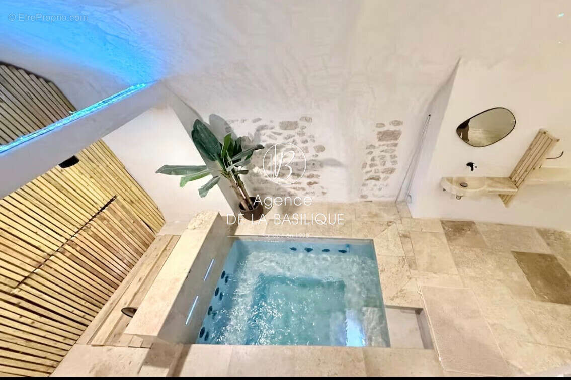 Appartement à SAINT-MAXIMIN-LA-SAINTE-BAUME