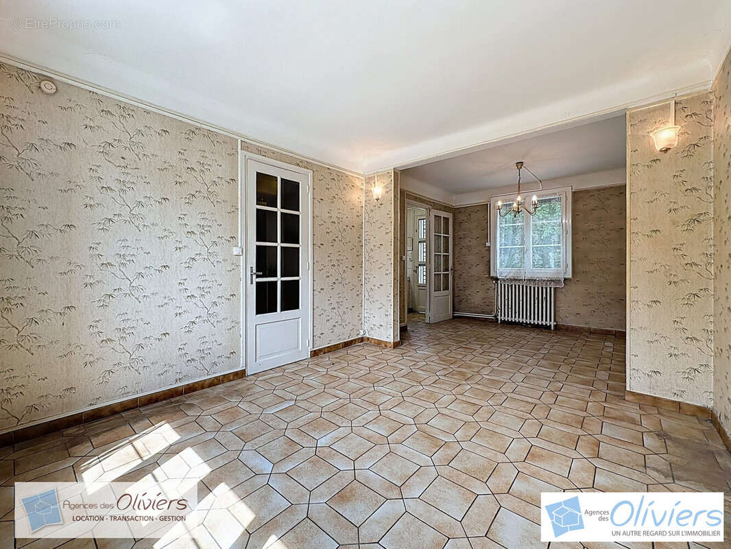 Maison à VOISINS-LE-BRETONNEUX