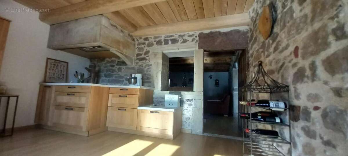 Ferme de caractére avec gîte entierement rénovés et étang de 4 hectares - photo 4