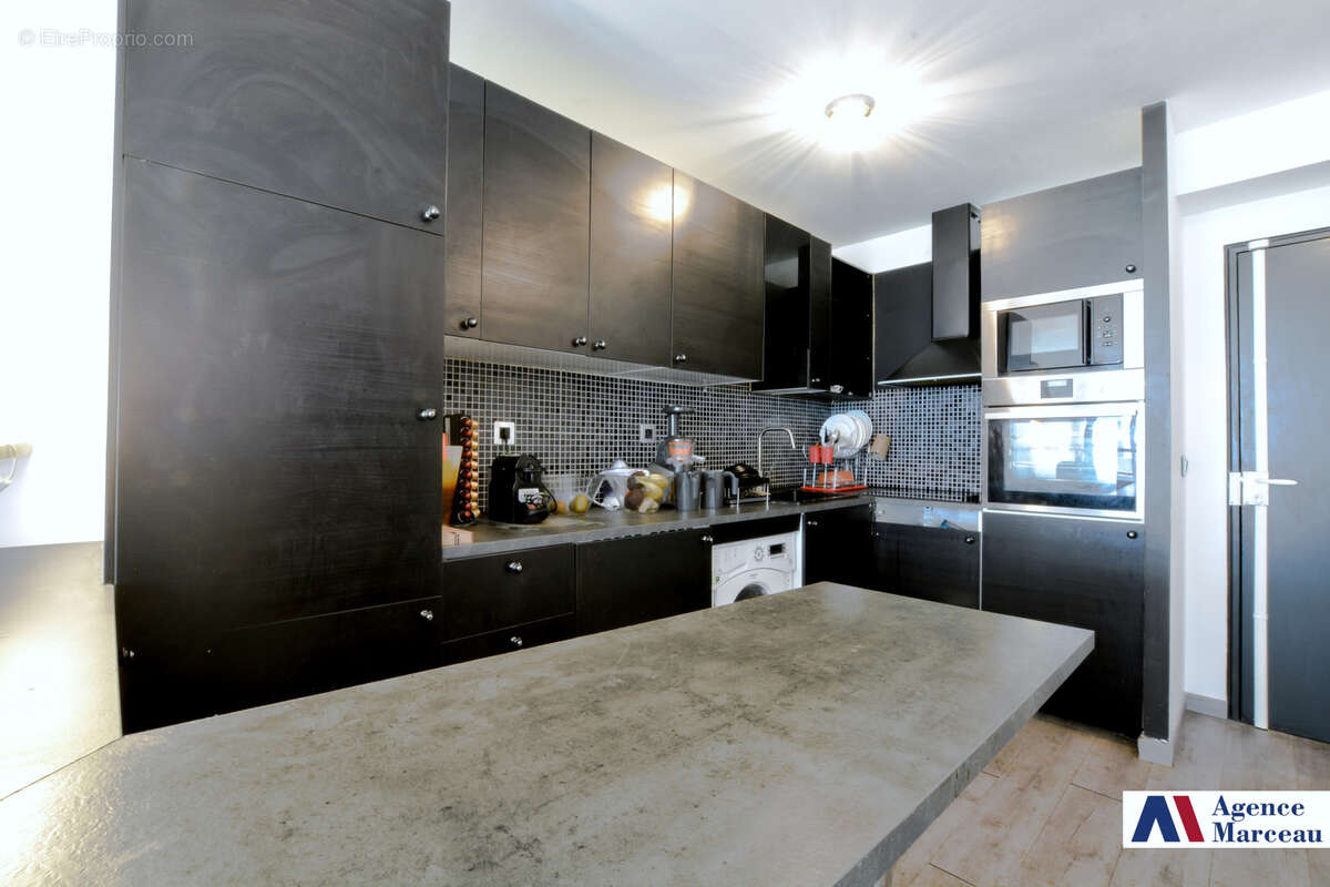 Appartement à COURBEVOIE