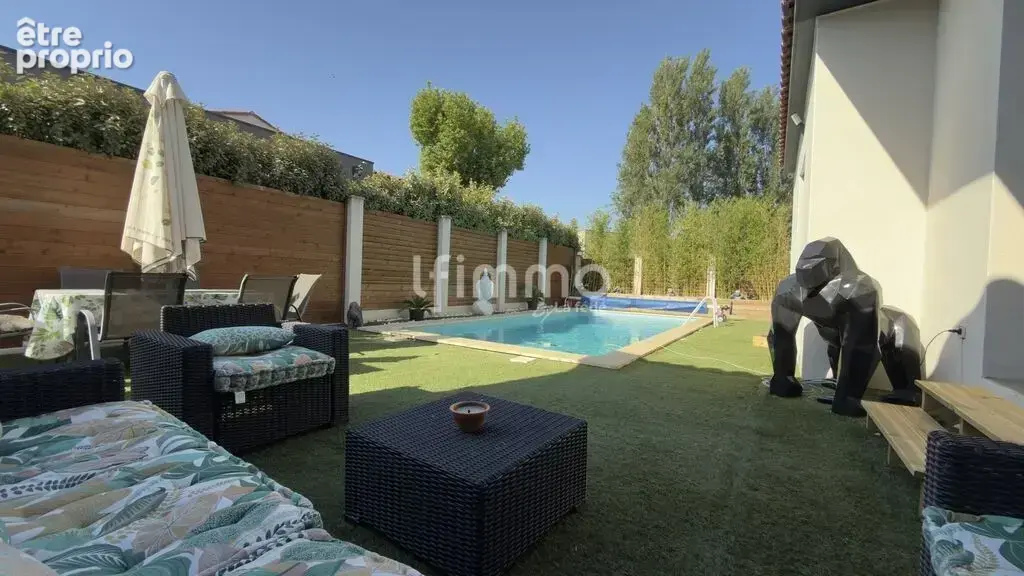 Maison 3 faces de 140 m2 avec 3 suites parentales - piscine - photo 2