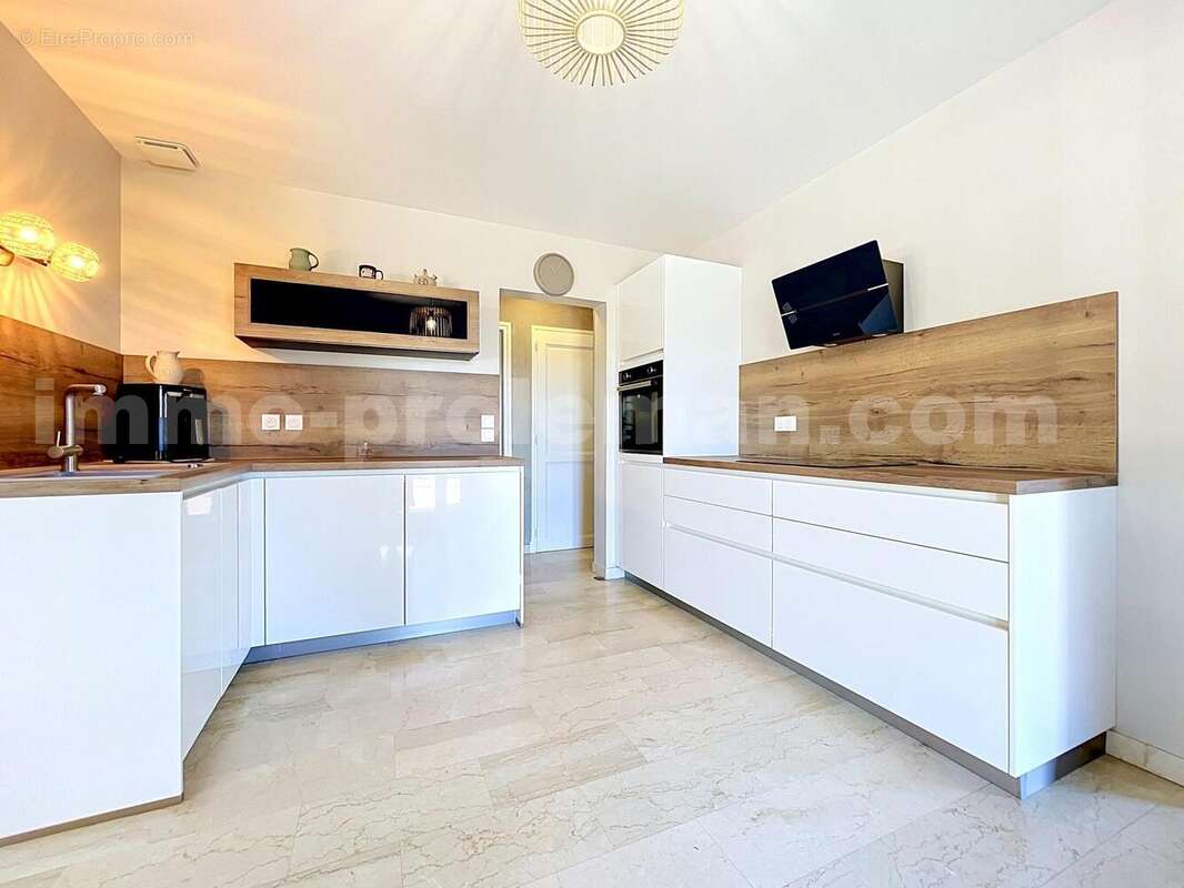 Magnifique_maison_individuelle_cranves_sales_calme_frontiere_suisse_geneve_proche_ecole_bus_ceva_terrasse_spa_séjour_salon_cuisine_ - Maison à CRANVES-SALES
