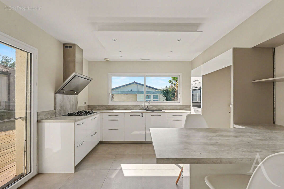 Villa contemporaine Plain pied- 172m² - Piscine - Terrain 1230 m² - photo 6