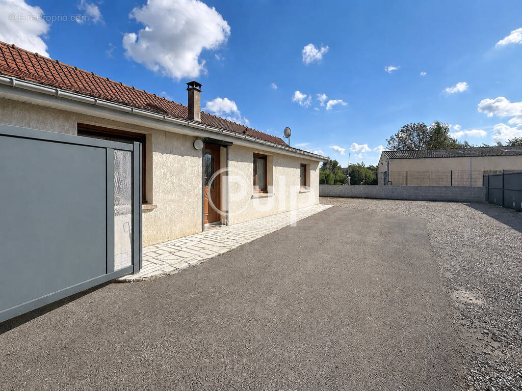 Maison à AUBIN-SAINT-VAAST