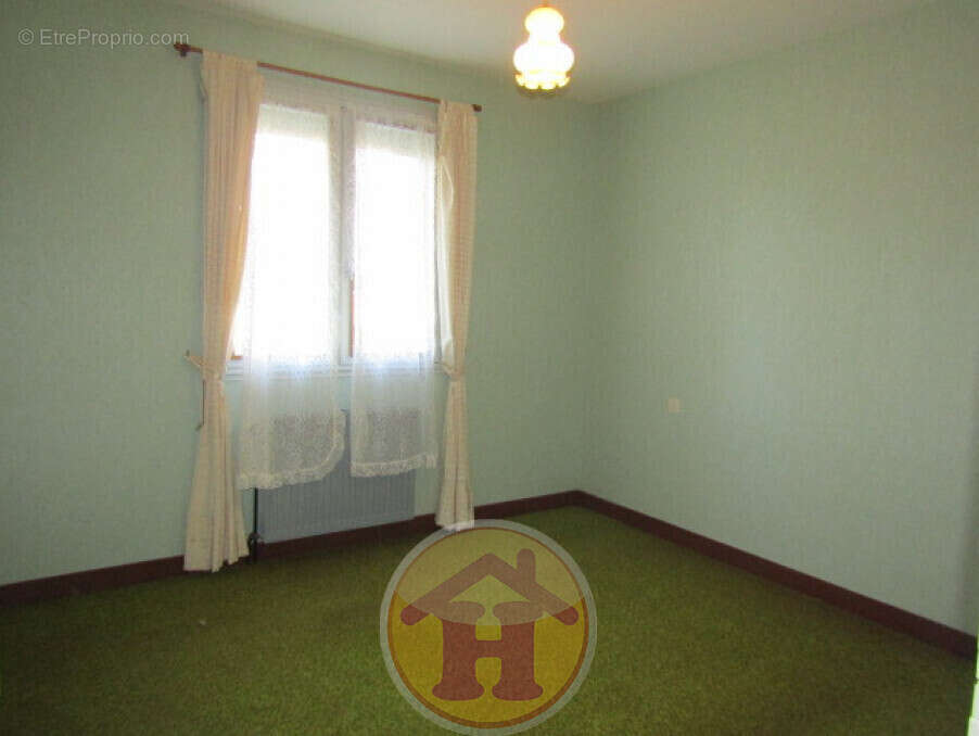 Maison à SAINT-LAURENT-SUR-GORRE