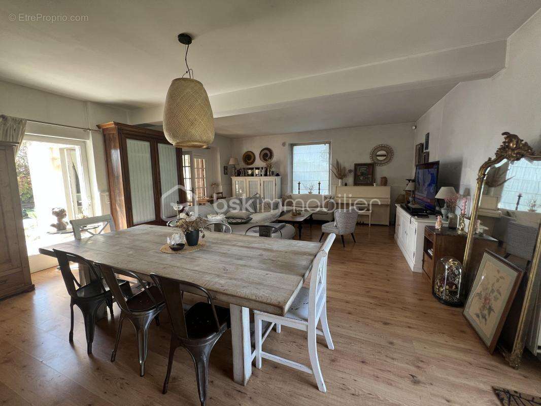 Charme de l'ancien et cadre de vie exceptionnel - Maison d’environ 170 m² avec jardin sur 1350 m² - photo 13