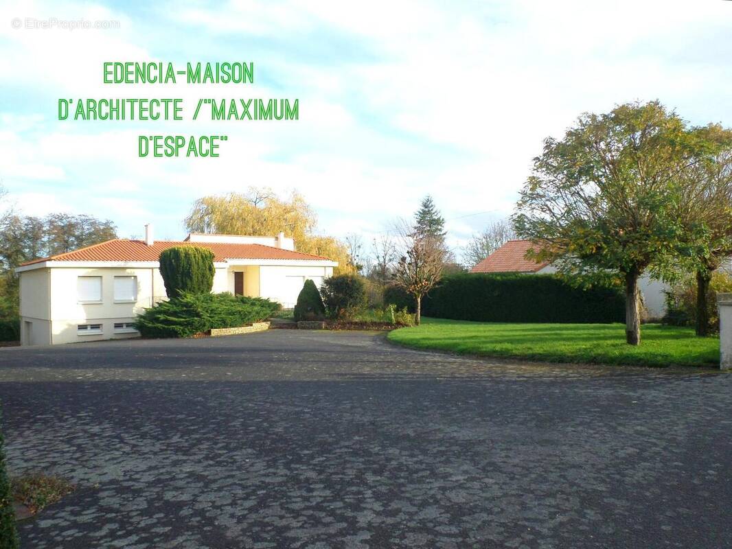 Maison à LA CHAUSSAIRE