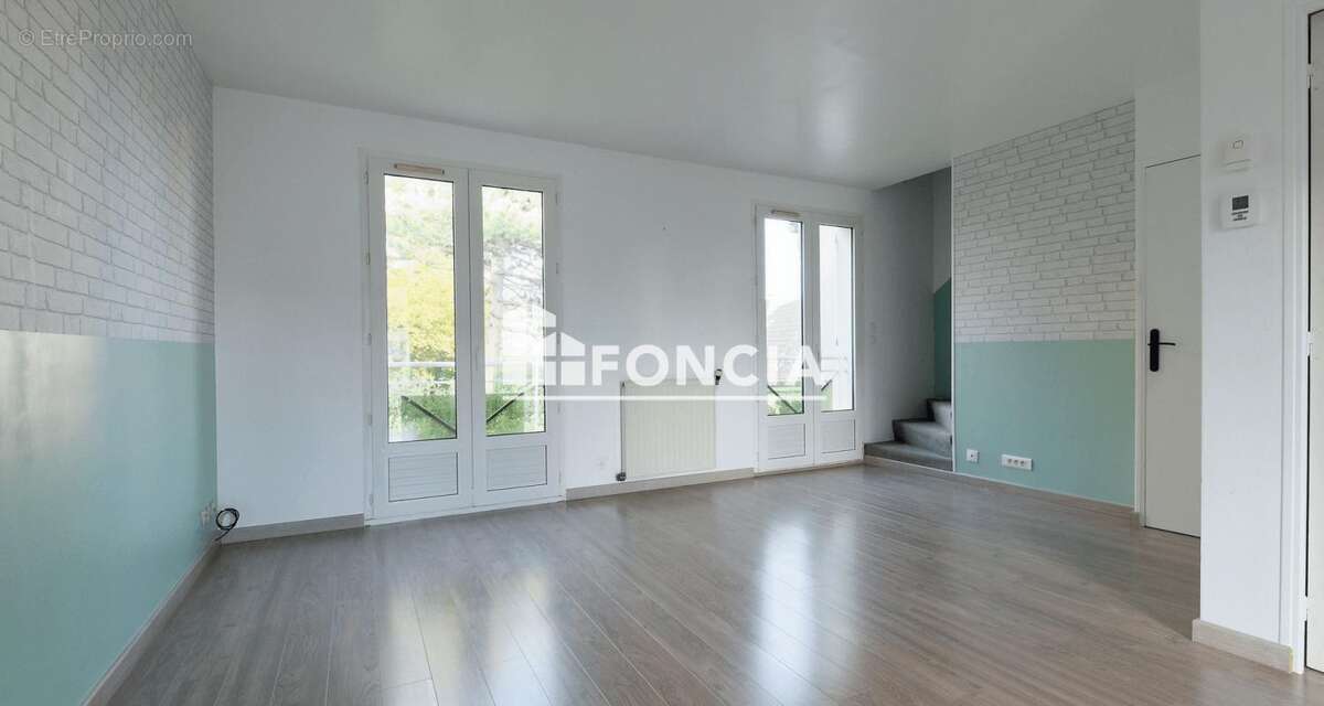 Appartement à VERT-SAINT-DENIS
