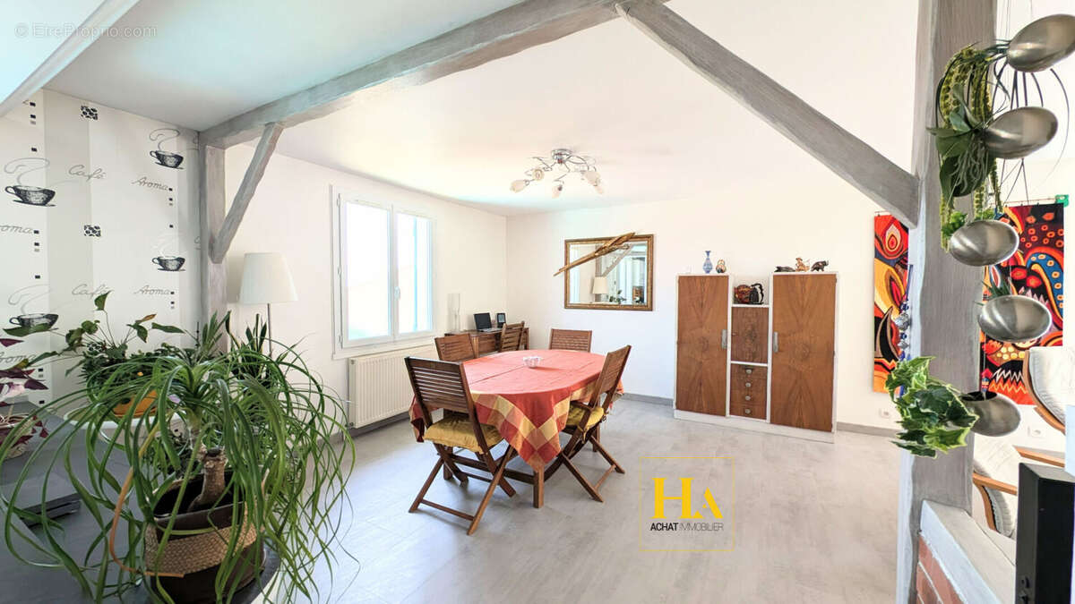 Maison à CHARMES-SUR-L&#039;HERBASSE