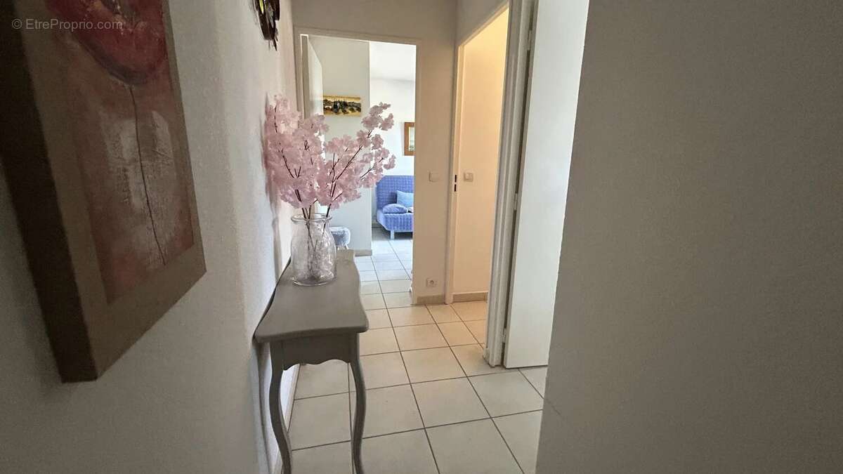 Appartement à LA ROQUE-D'ANTHERON