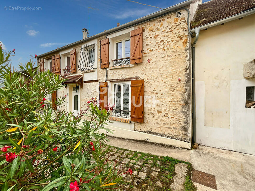 Maison à FONTENAY-TRESIGNY