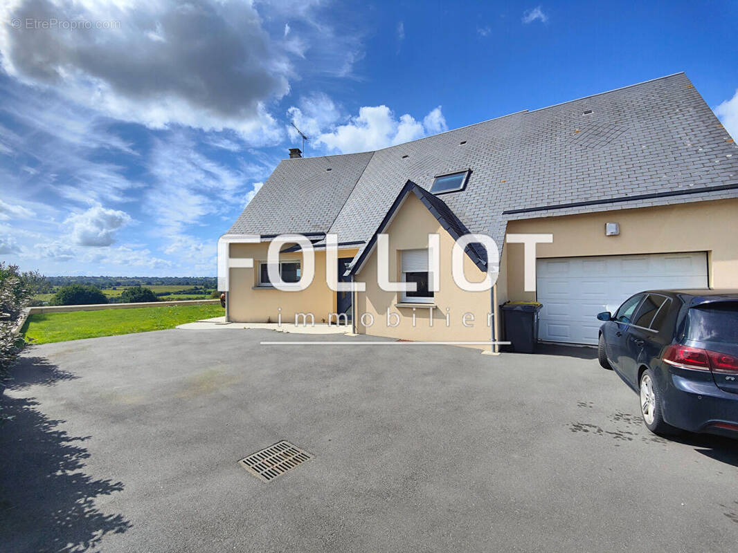 Maison à CONDE-SUR-VIRE