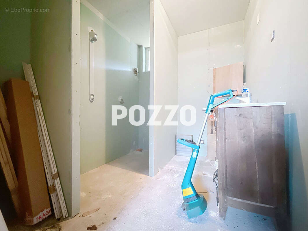 Commerce à SAINT-DENIS-LE-GAST