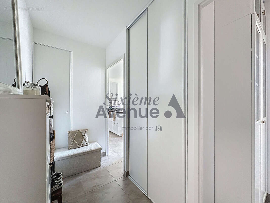 Appartement à EMERAINVILLE