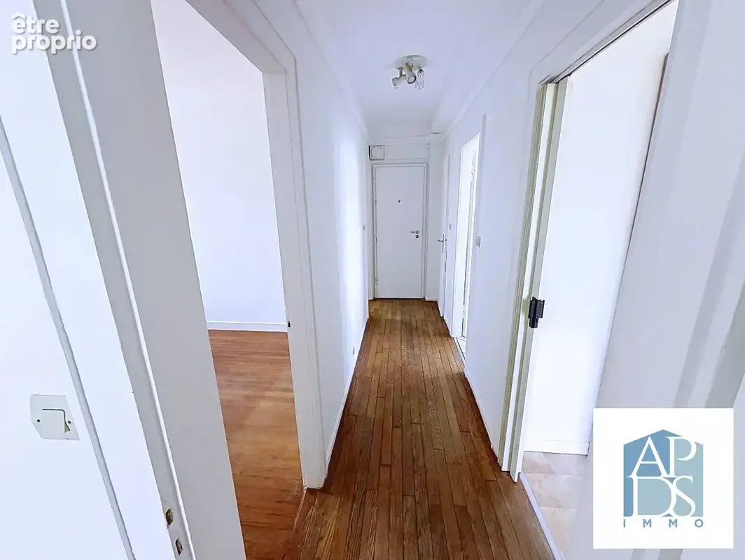 Couloir et entrée - Appartement à NOISY-LE-GRAND