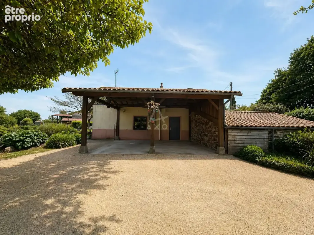 Maison en village - Saint-Georges-de-Montaigu - photo 3
