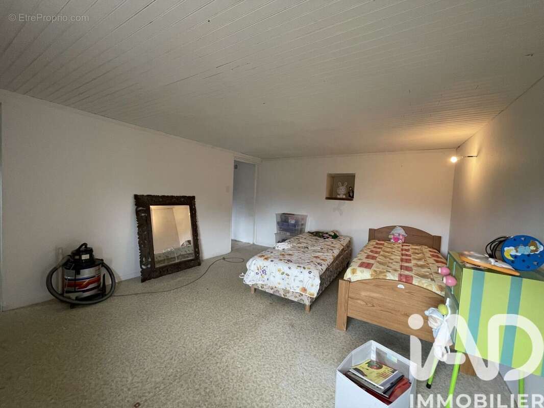 Maison 180 m² à Saint-Saturnin-De-Lenne  - photo 9