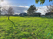 Terrain à SAINT-PANTALEON-DE-LARCHE