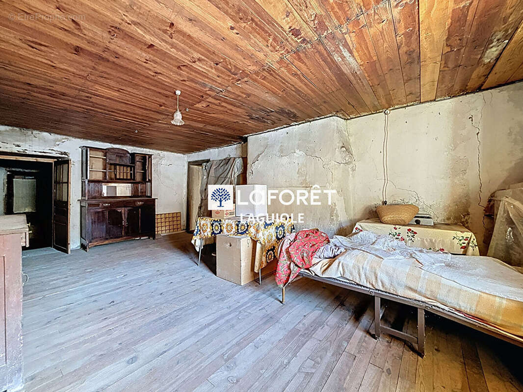 Maison à ENTRAYGUES-SUR-TRUYERE