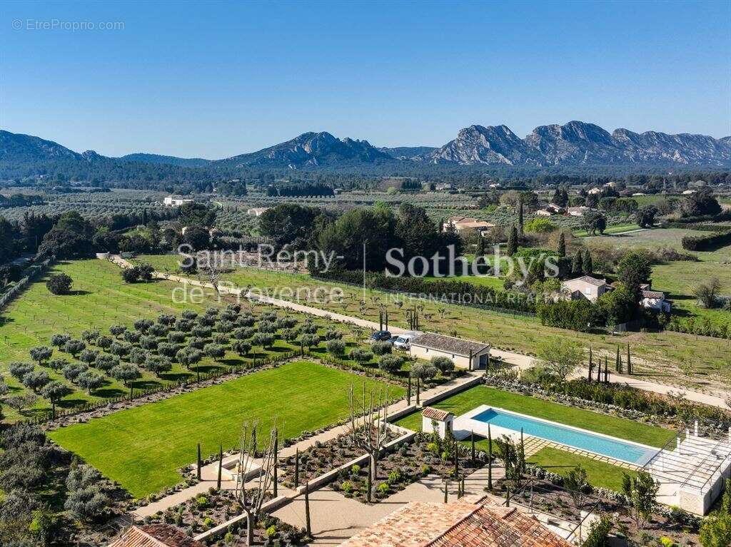 Mas en pierre rénové avec superbe vue sur les Alpilles, tennis et piscine - photo 7