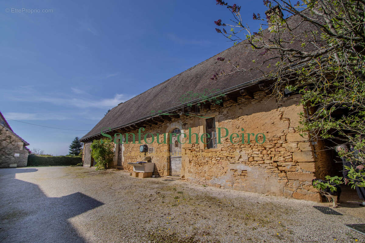 Maison à SAINT-GENIES