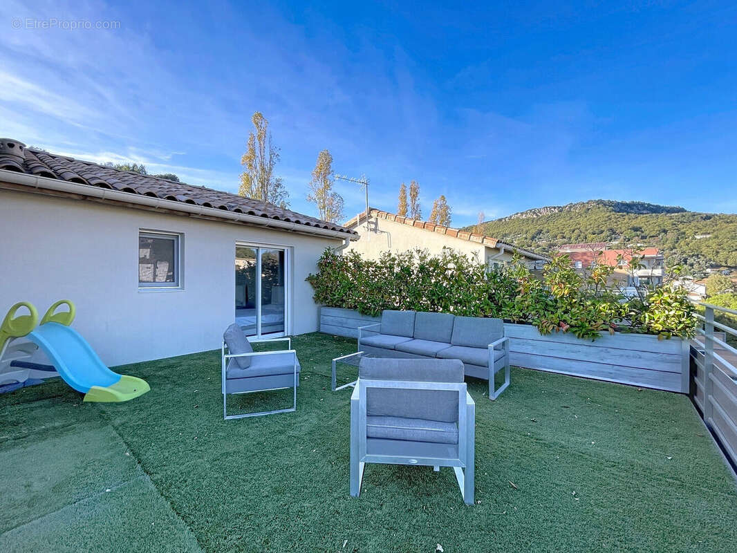 Appartement à CHATEAUNEUF-GRASSE