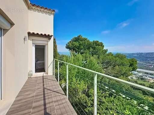 Maison à SAINT-LAURENT-DU-VAR